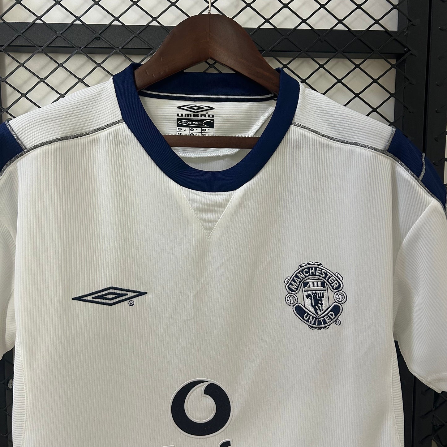 MANCHESTER UNITED 2000-2001 AWAY JERSEY