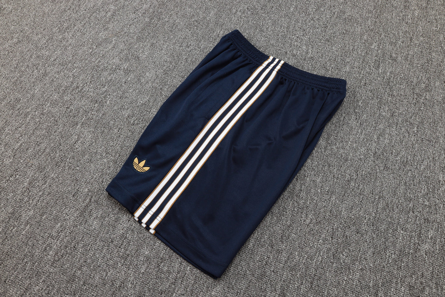 Juventus Sleeveless Training Kit - Retro Third