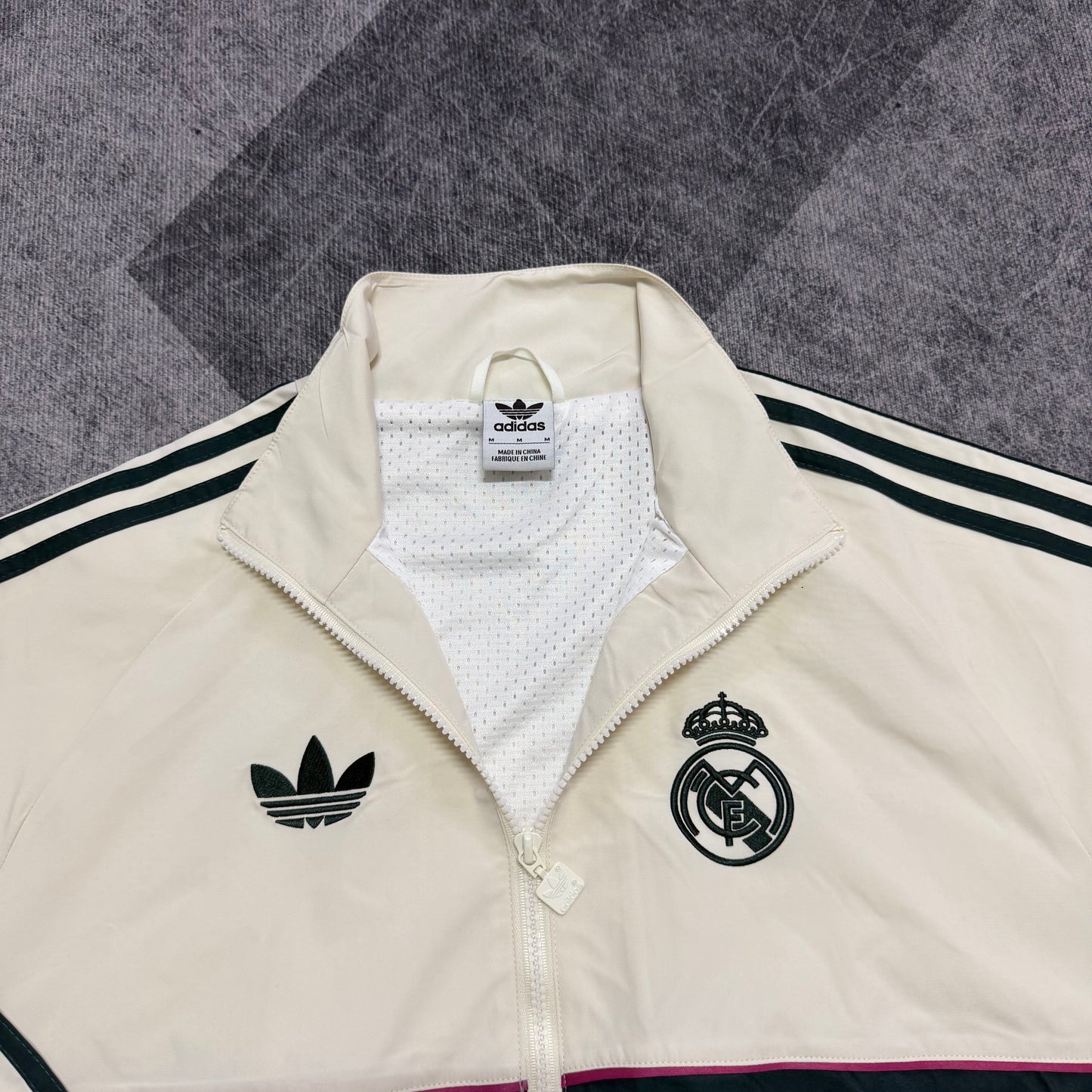 Real Madrid 26-27 models beige Windbreaker