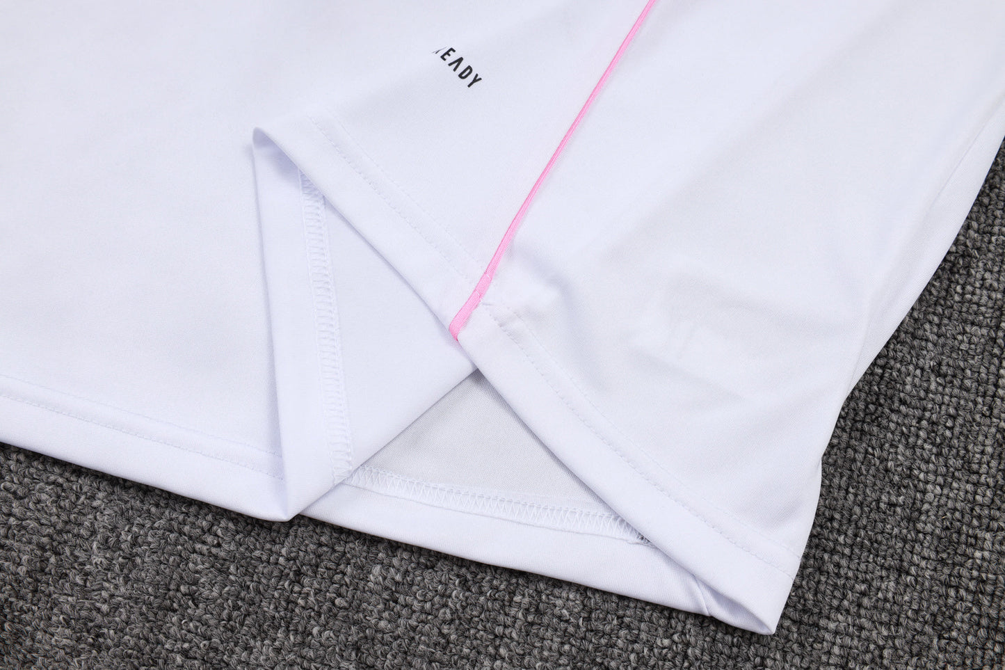 Juventus Sleeveless Training Kit - White/Pastel