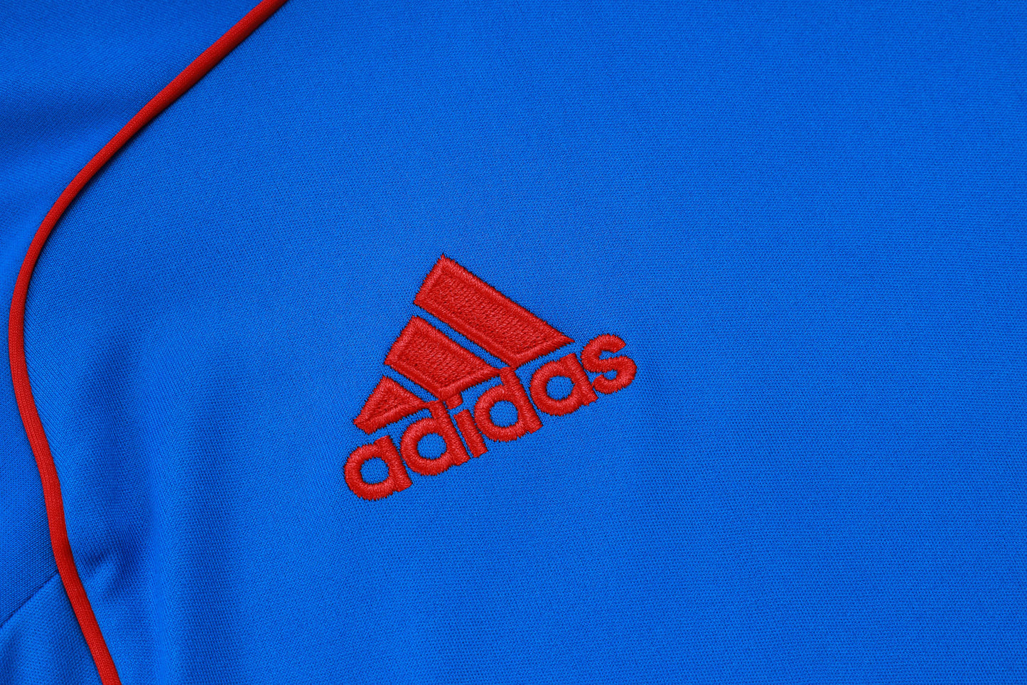 Manchester United Sleeveless Training Kit retro style