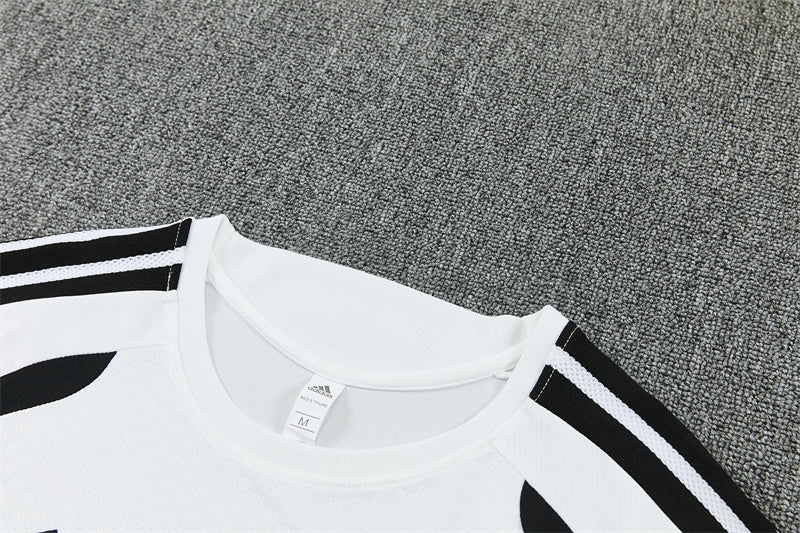 2627 Juventus short sleeve Training Kit