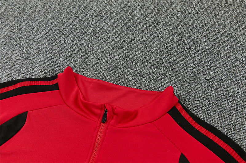 26 27   Manchester United Tracksuit