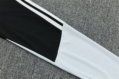 26 27 Liverpool Tracksuit 3