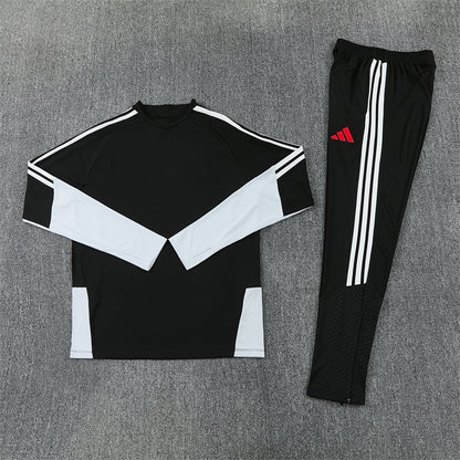 26 27 Liverpool Tracksuit 3