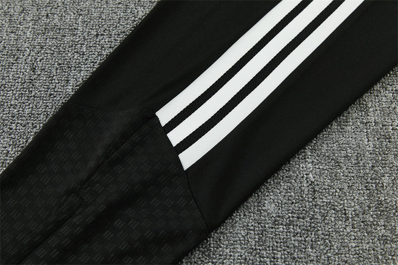 26 27 Liverpool Tracksuit 2