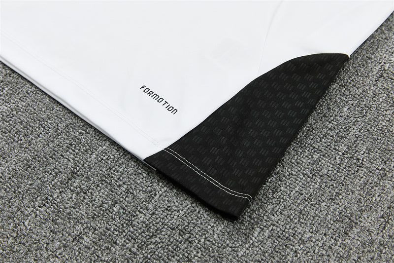 26 27 Liverpool Tracksuit 1