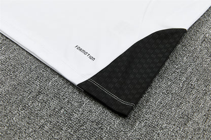 26 27 Liverpool Tracksuit 1