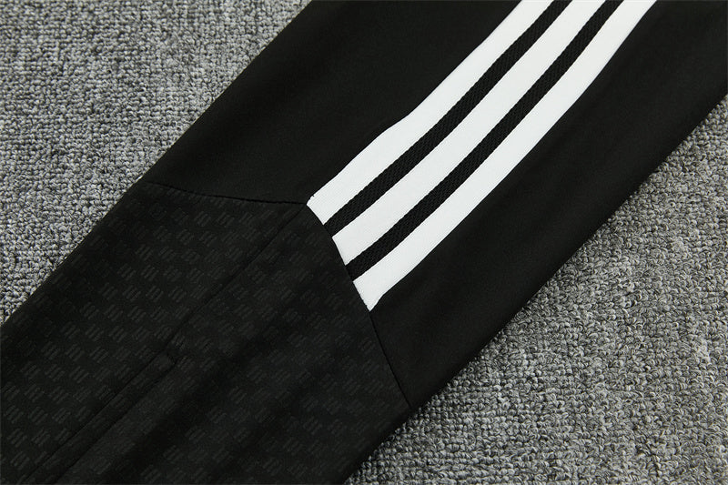 26 27 Liverpool Tracksuit 1