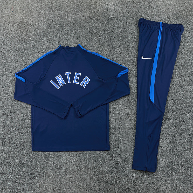 26 27 Inter Milan Tracksuit 1