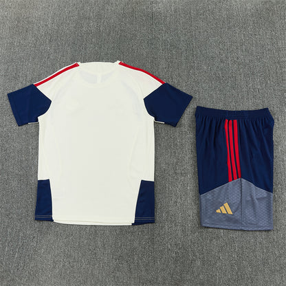 2627  Bayern short sleeve Training Kit 1