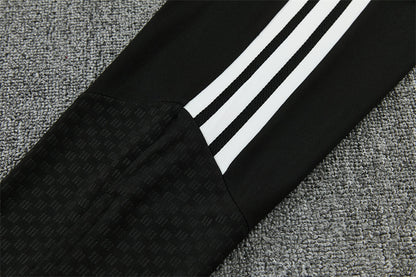 26 27 Liverpool Tracksuit 4