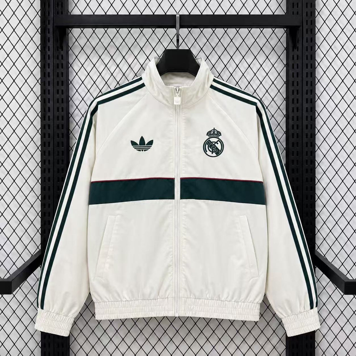 Real Madrid 26-27 models beige Windbreaker