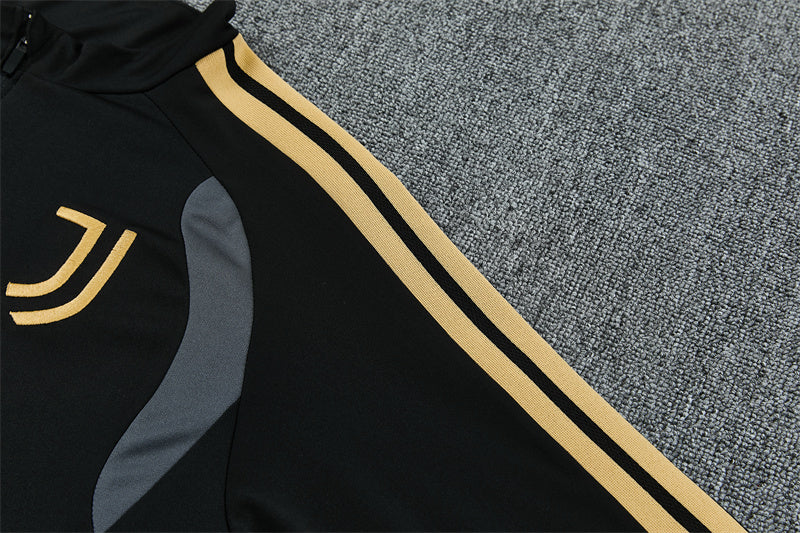 26 27 Juventus Tracksuit