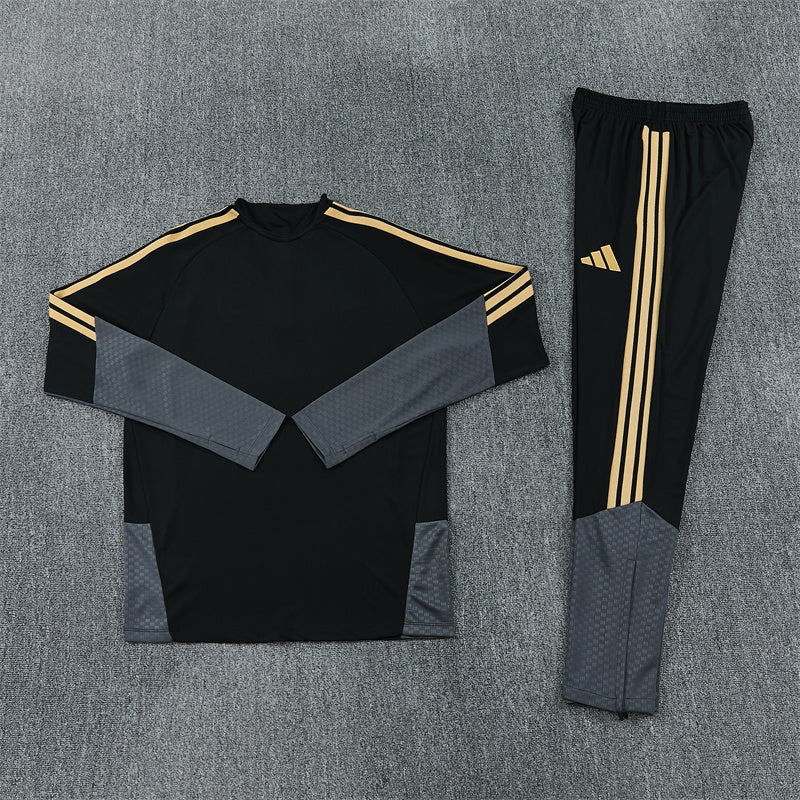 26 27 Juventus Tracksuit