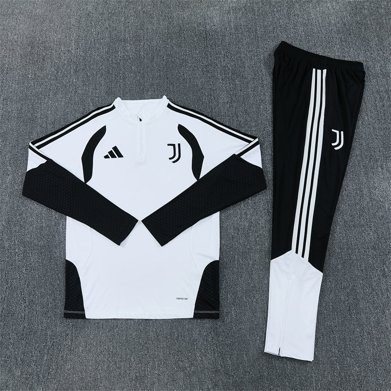 26 27 Juventus Tracksuit 1