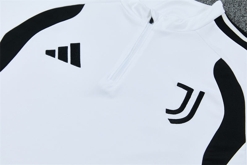 26 27 Juventus Tracksuit 1
