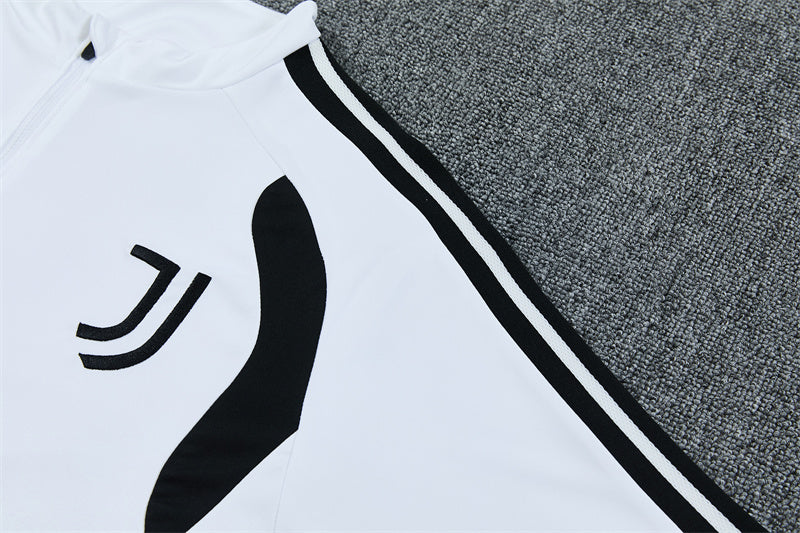26 27 Juventus Tracksuit 1