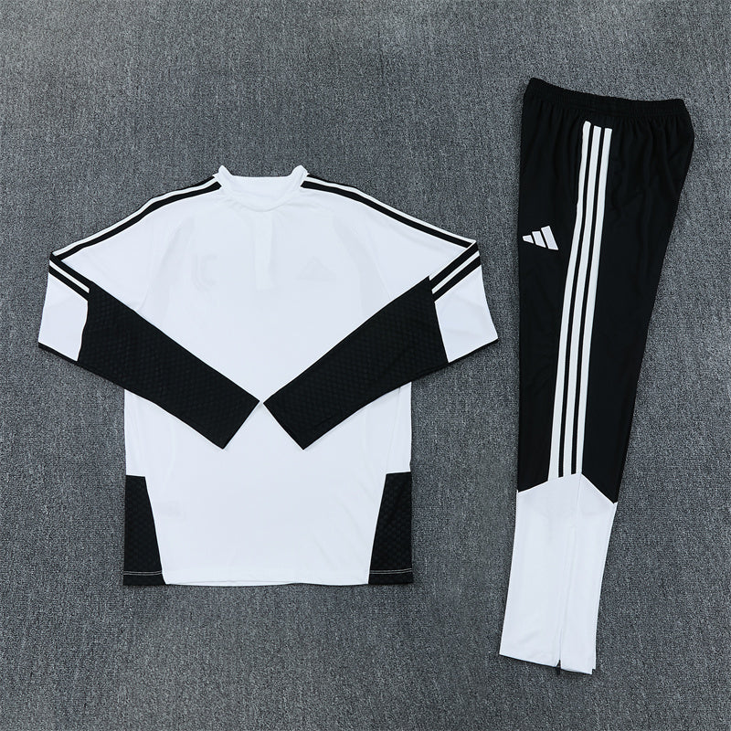 26 27 Juventus Tracksuit 1