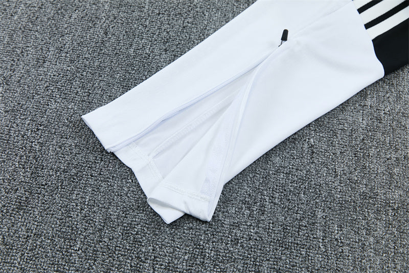 26 27 Juventus Tracksuit 1