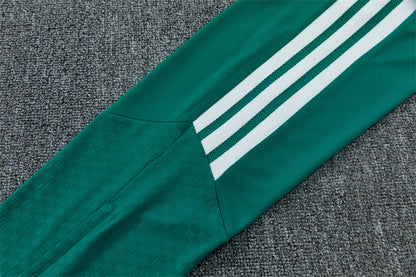 26 27 Liverpool Tracksuit