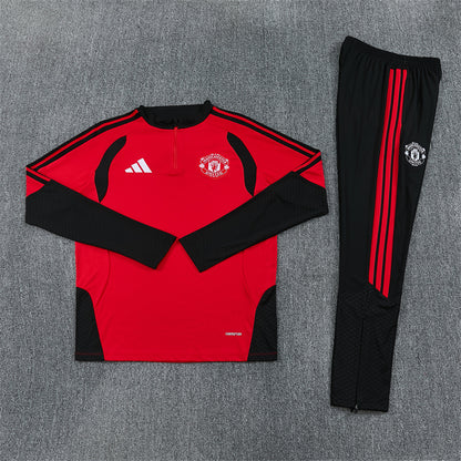 26 27 Manchester United Tracksuit 1