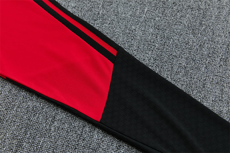 26 27 Manchester United Tracksuit 1