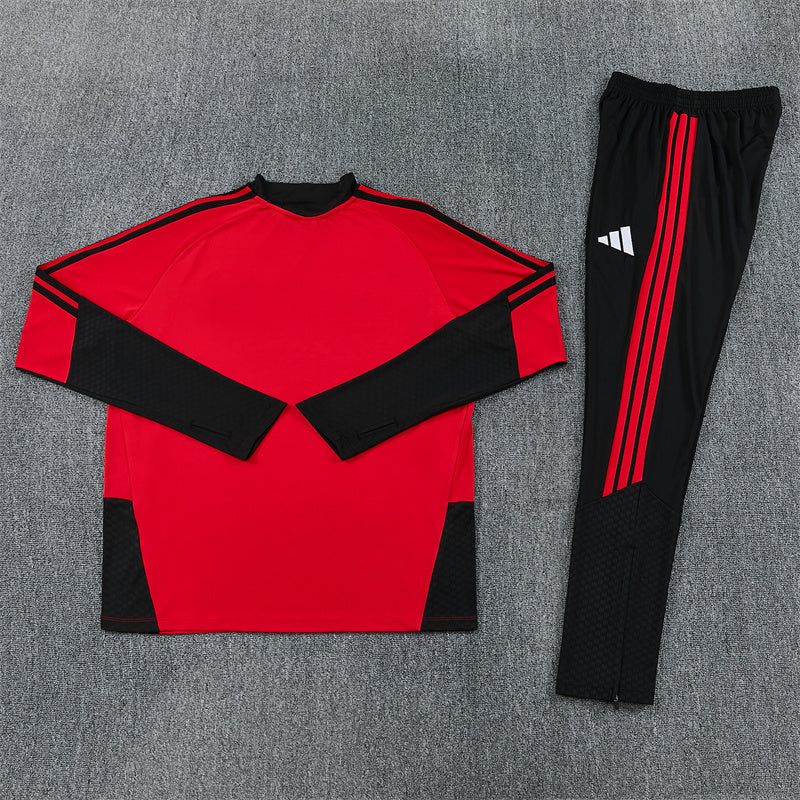 26 27 Manchester United Tracksuit 1