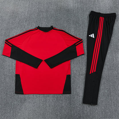 26 27 Manchester United Tracksuit 1