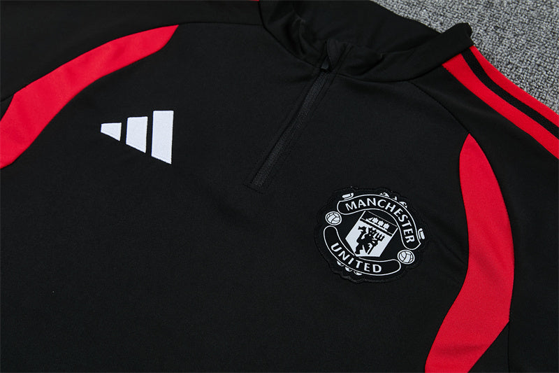 26 27 Manchester United Tracksuit