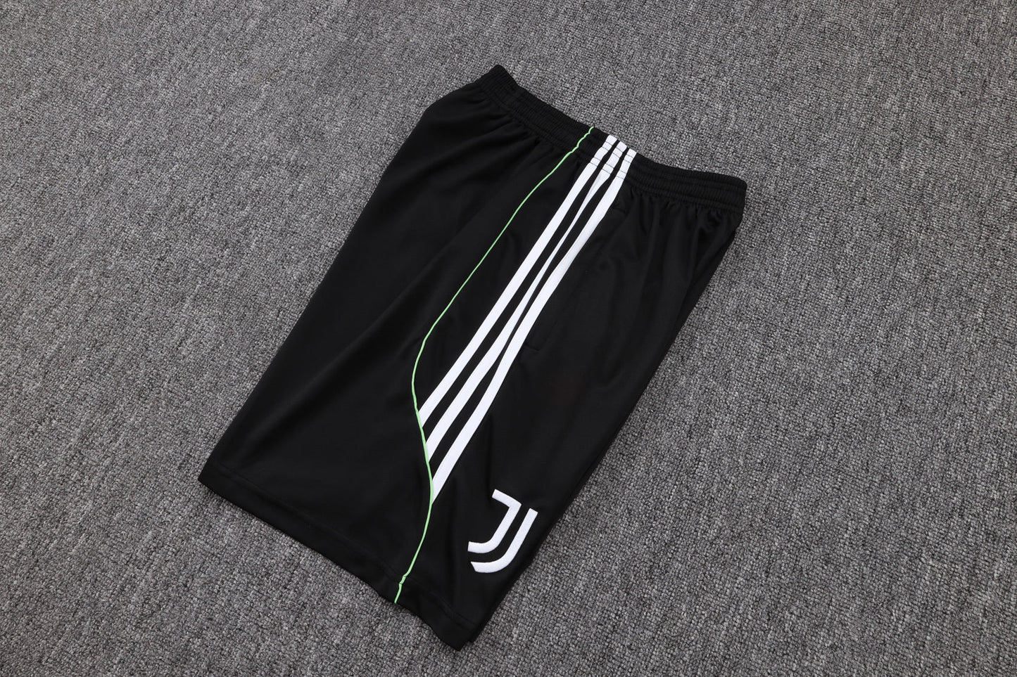 Juventus Sleeveless Training Kit - Retro Home