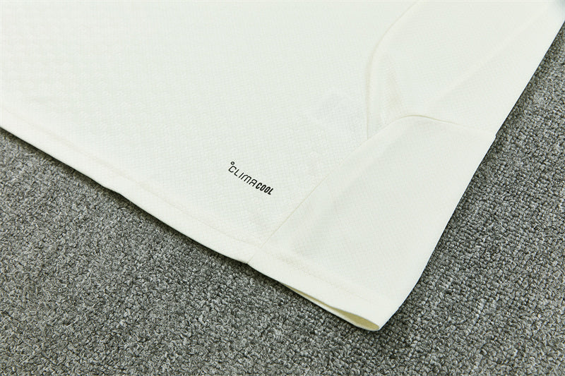 2627   Real Madrid short sleeve Training Kit