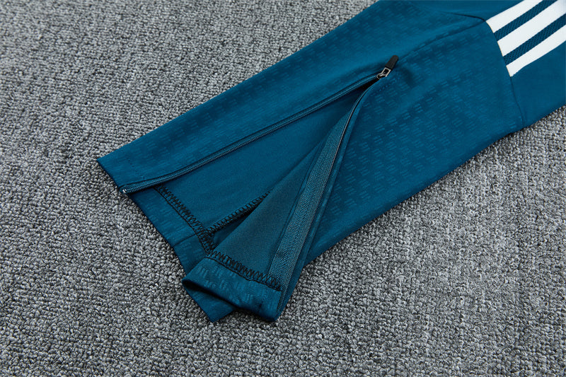 26 27 Arsenal Tracksuit