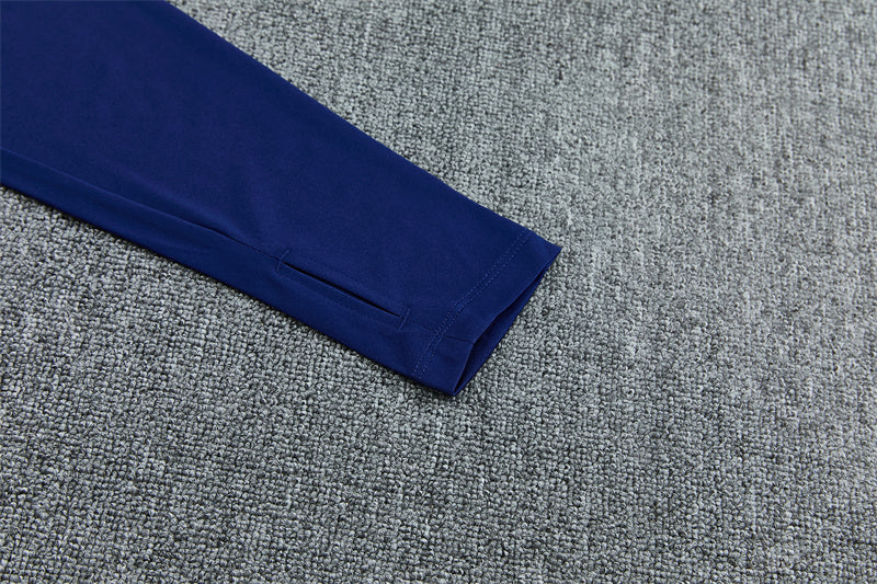 26 27 Manchester City Tracksuit
