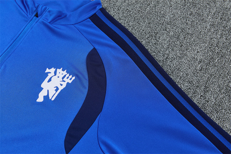 26 27 Manchester United Tracksuit