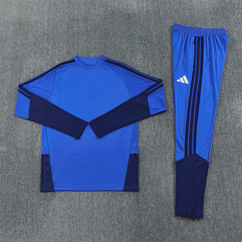 26 27 Manchester United Tracksuit