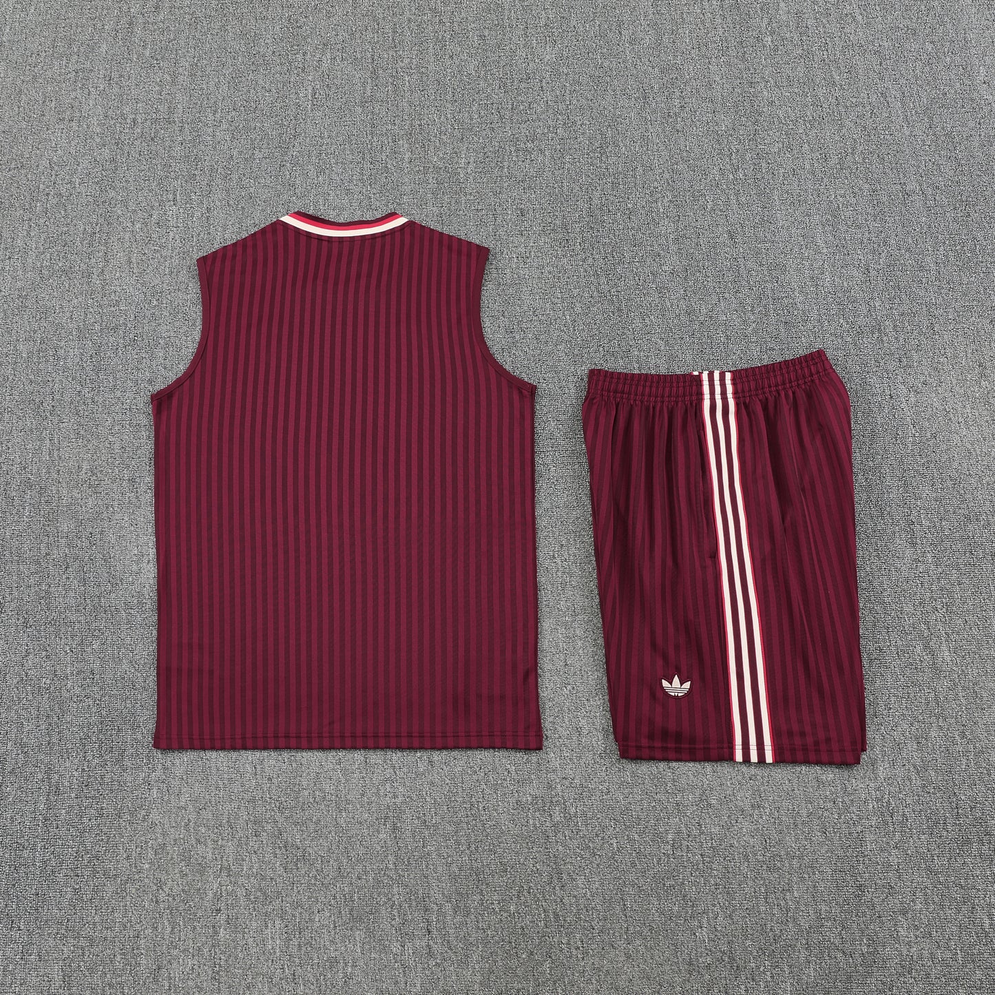 Bayern Sleeveless Training Kit burgundy