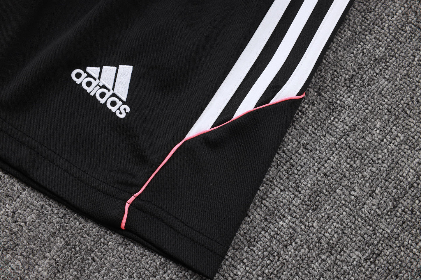 Juventus Sleeveless Training Kit - Retro Home