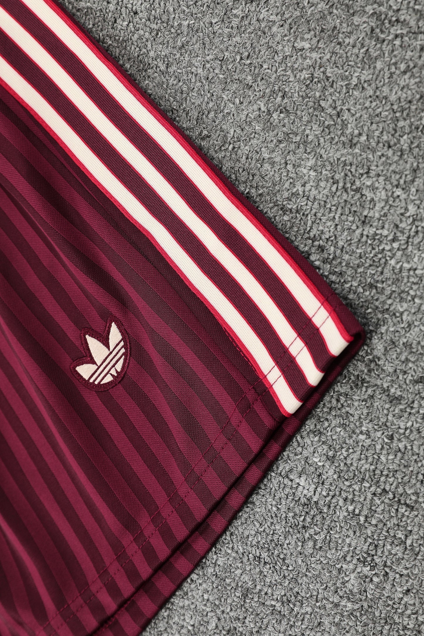 Bayern Sleeveless Training Kit burgundy