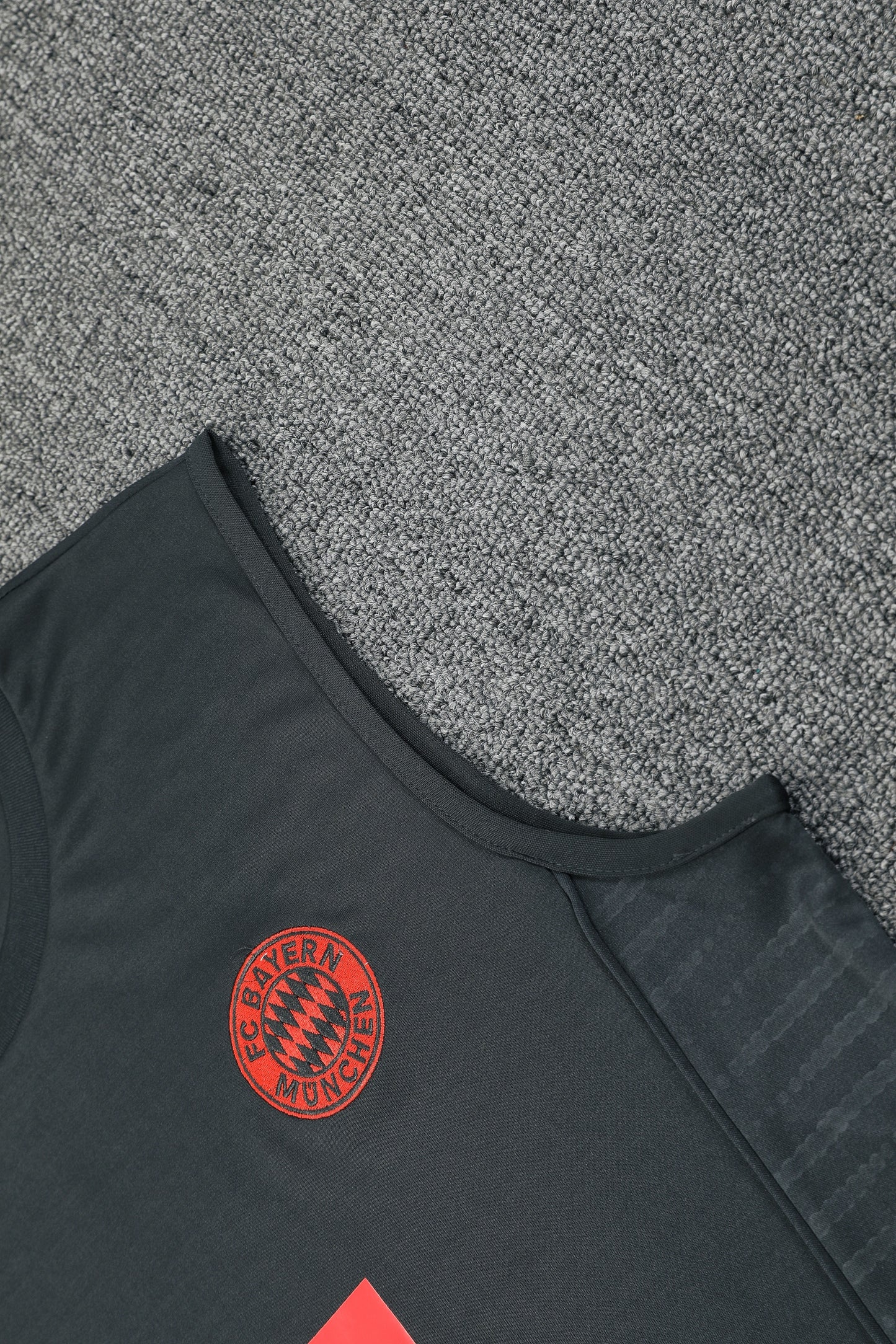 Bayern Sleeveless Training Kit White