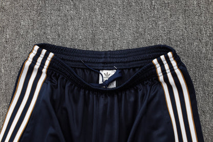 Juventus Sleeveless Training Kit - Retro Third