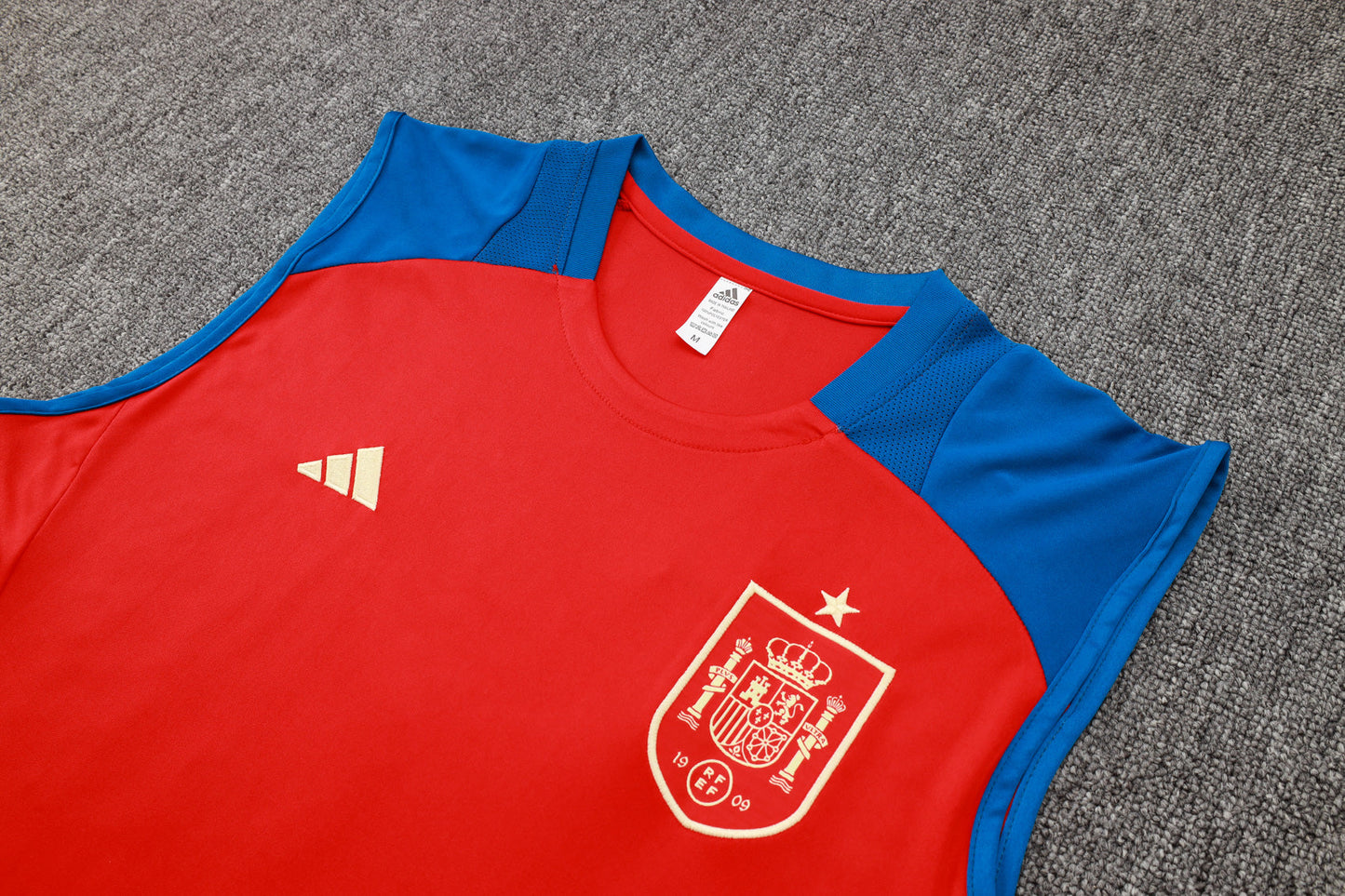 Spain Sleeveless Training Kit - Red/Blue