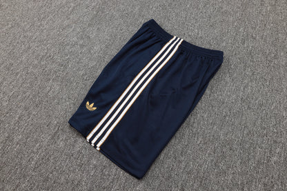 Juventus Sleeveless Training Kit - Retro Third