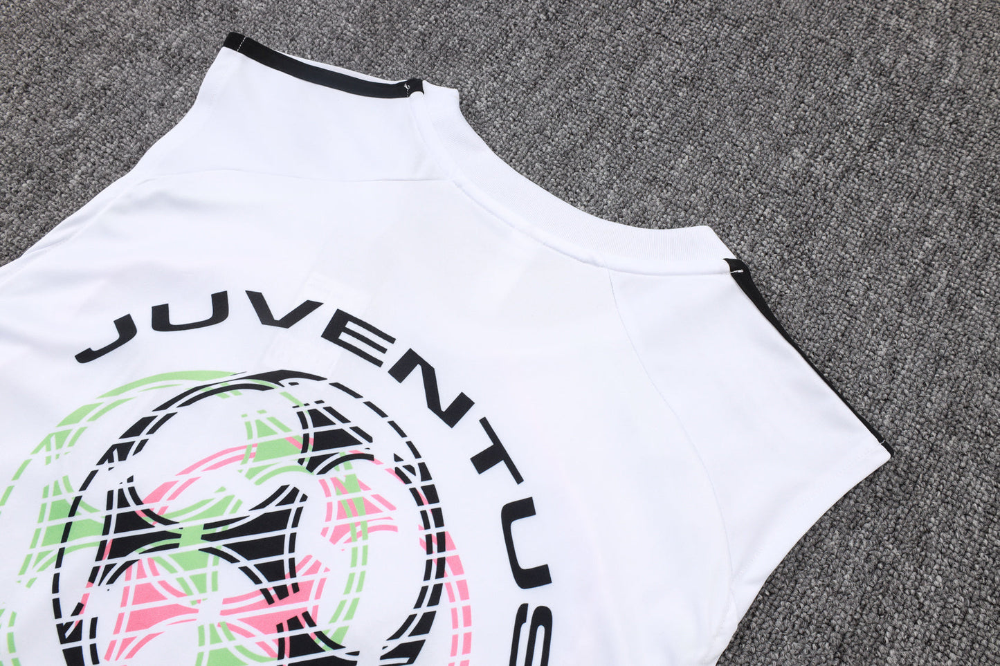 Juventus Sleeveless Training Kit - Retro Home