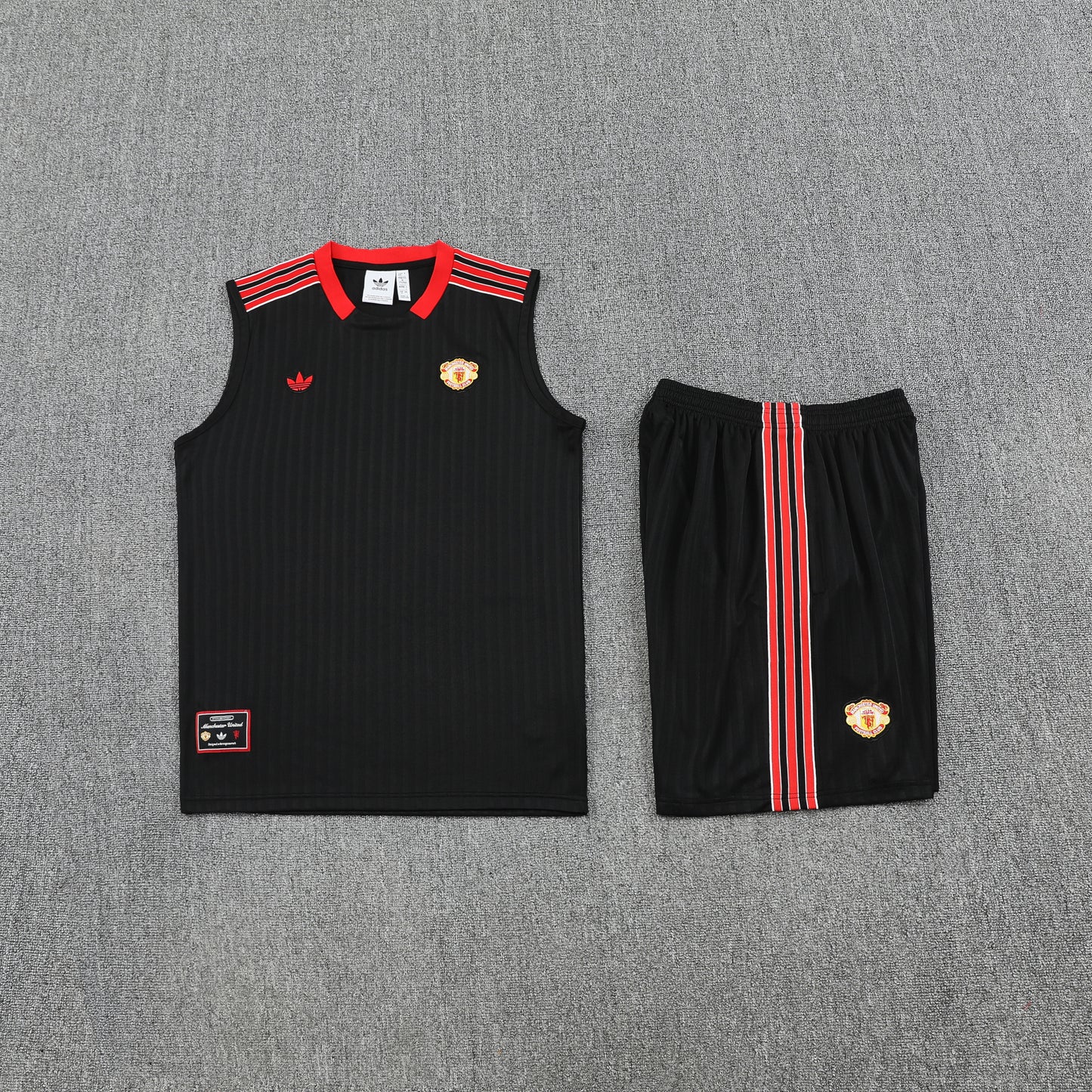 Manchester United  Sleeveless Training Kit Black stripes