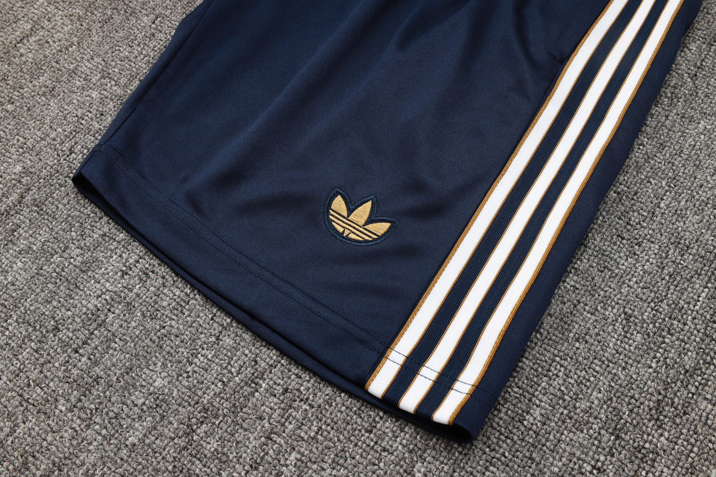 Juventus Sleeveless Training Kit - Retro Third