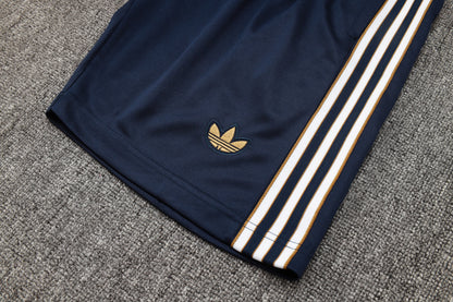 Juventus Sleeveless Training Kit - Retro Third