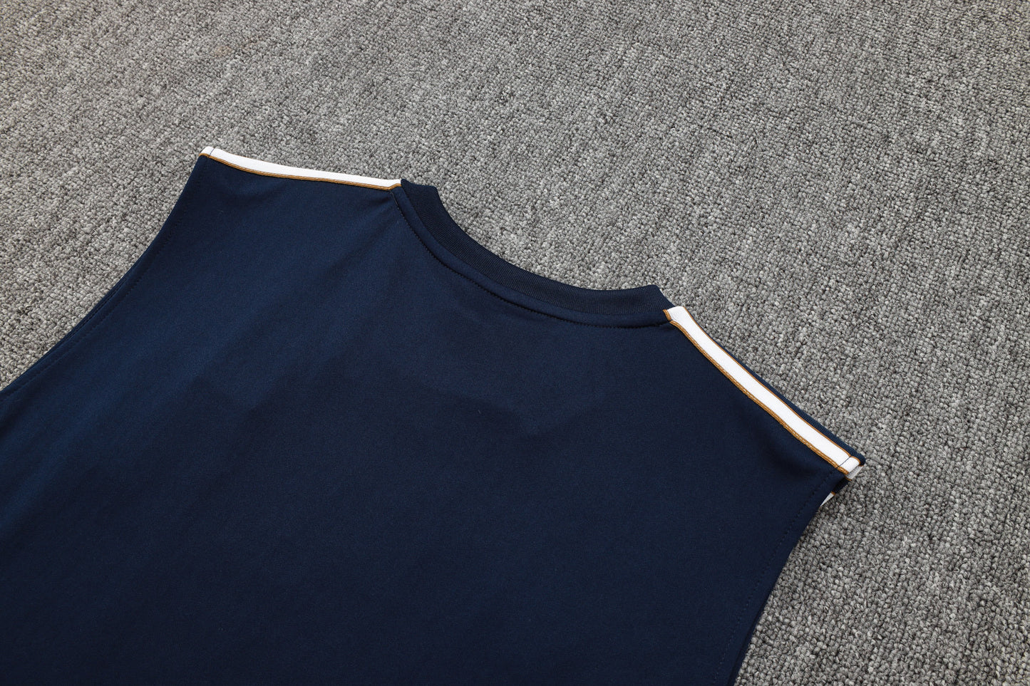 Juventus Sleeveless Training Kit - Retro Third