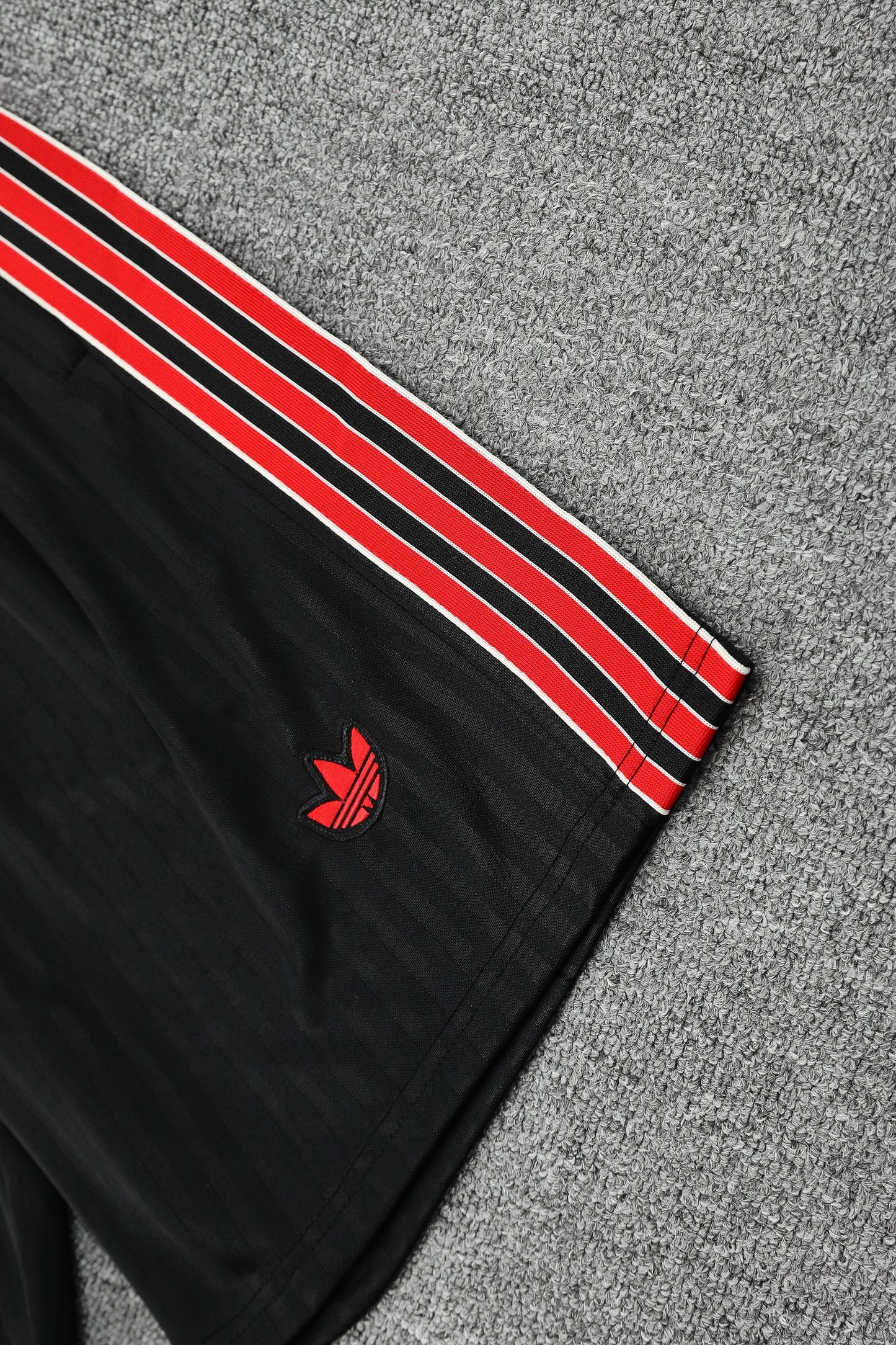 Manchester United  Sleeveless Training Kit Red stripes
