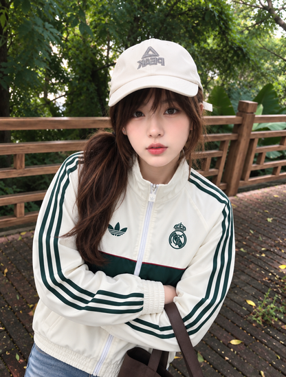 Real Madrid 26-27 models beige Windbreaker